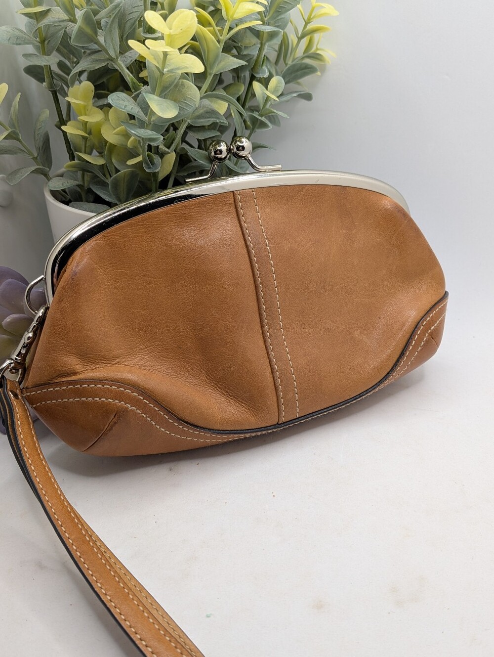 Coach Tan Leather Kisslock Wristlet Clutch | Vintage Y2K Style